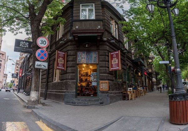 Вкус Еревана: прогулка по городу с уличной едой и вином - фото 4
