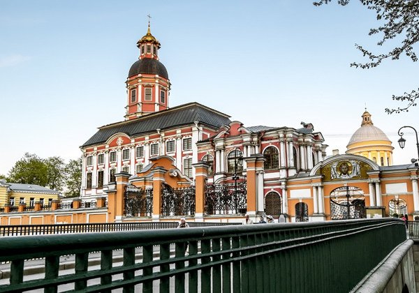 Экскурсия с посещением часовни Ксении и Александро-Невской Лавры