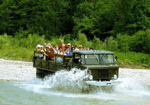 33 водопада и кавказское застолье - фото 1