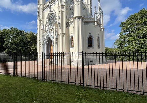 В знаменитый парк Петергофа – Александрию на комфортабельном автомобиле  - фото 1