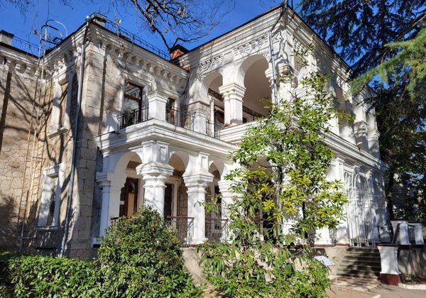 Спектакль-экскурсия по Алуште «Все у нас! Только вас ждём!» - фото 2