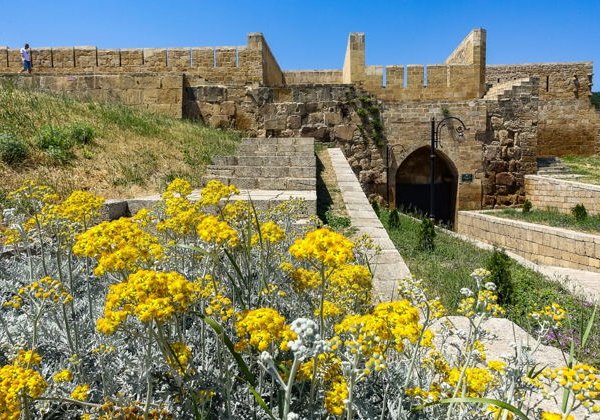 Дербент, крепость Нарын-Кала и экраноплан Лунь в мини-группе - фото 1