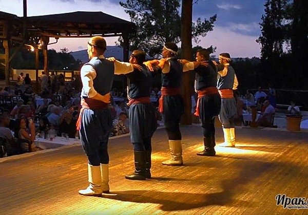 Критский вечер в деревне Карузанос из района Ираклиона - фото 1