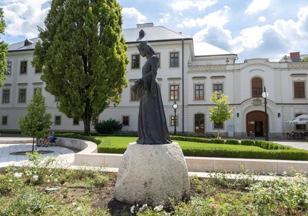 Пещерная купальня Демьен, аквапарк и легенды города Эгера - фото 1
