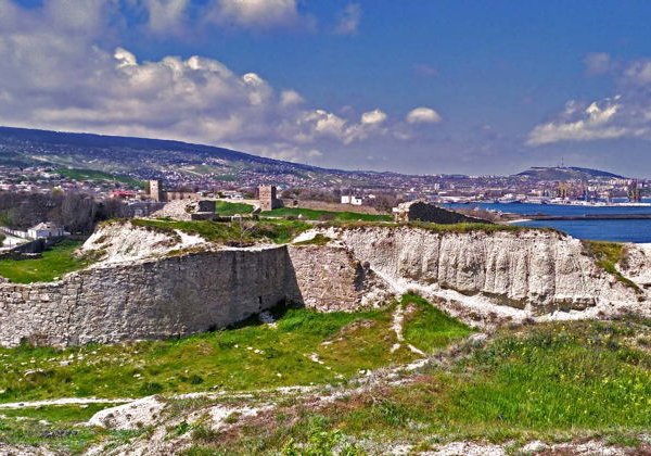 Феодосия: крепость Каффа по периметру стен - фото 4