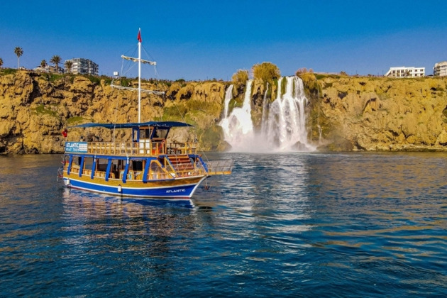 Морская экскурсия из Анталии к Нижнему водопаду Дюден