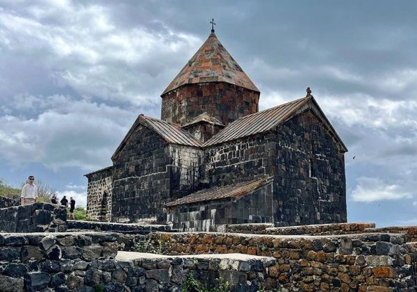 Сокровища Лорийского плато: Санаин, Ахпат, Одзун - фото 1