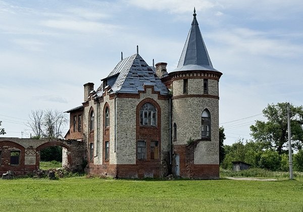 Автобусная экскурсия «Замок, скалы Дюки и край северных орхидей»