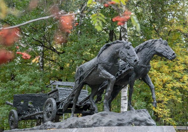 Пешеходная фотоэкскурсия «Покуда сердца стучатся, — помните!» - фото 3