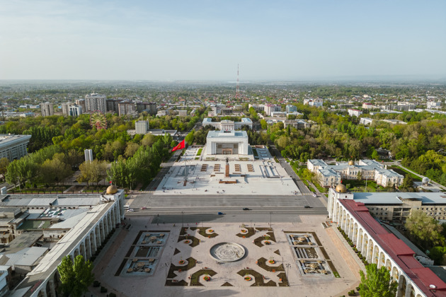 Гуляем по Бишкеку пешком и заходим в Государственный исторический музей