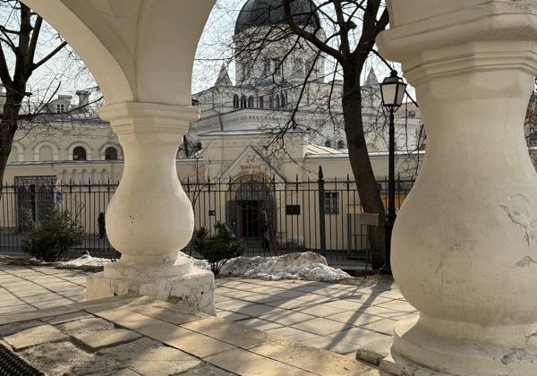 Пешеходная экскурсия «Алхимия московского лета: золото Ивановской горки» - фото 4