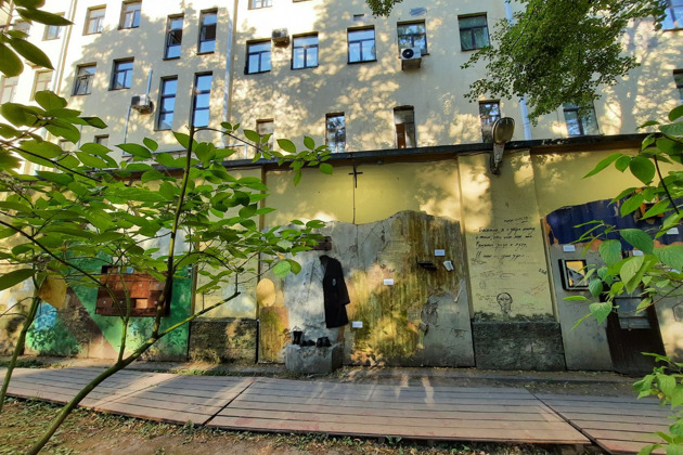 Заглянуть за парадные двери и узнать секреты питерских дворов