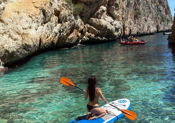 СПЛАВ НА SUP К МОРСКОЙ ПЕЩЕРЕ И СКАЗОЧНОЙ БУХТЕ - фото 1