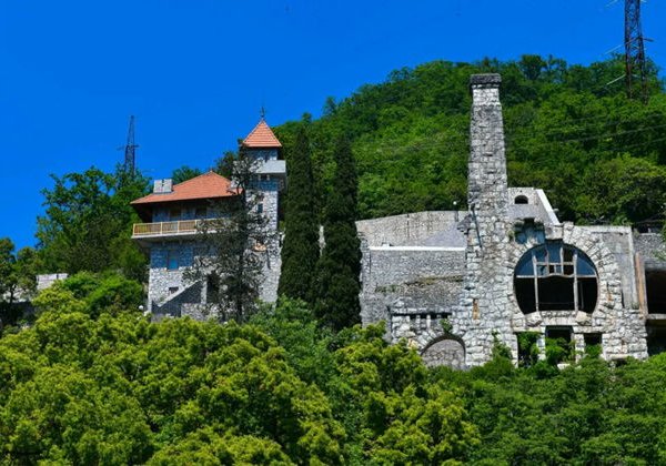 Вечерняя Гагра: история курорта, Колоннада и панорамы Мамзышхи - фото 4