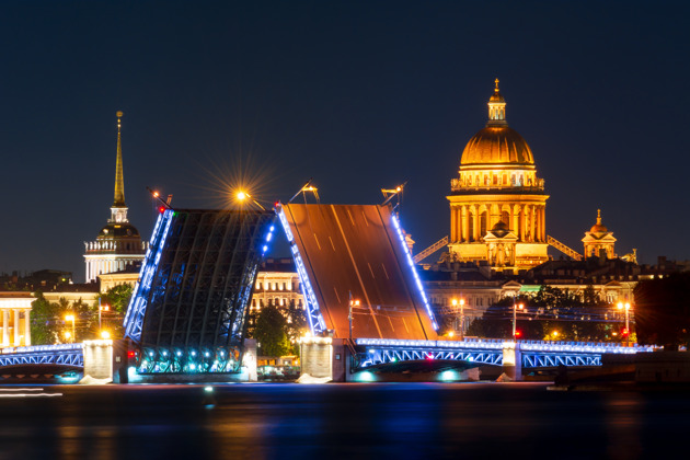 Прогулка на катере на разводку мостов