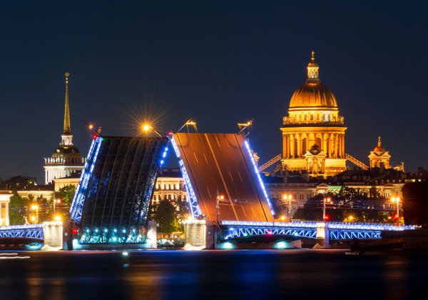 Прогулка на катере на разводку мостов (Композит)