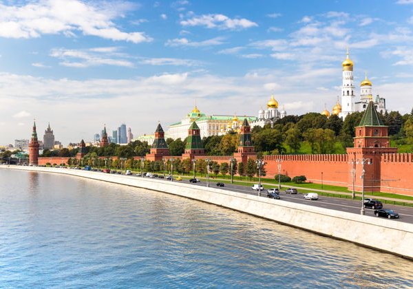 По центру столицы от Зарядья до Воробьевых гор на панорамном теплоходе - фото 1