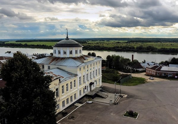 "Город древний, город славный..."