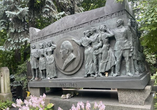 Новодевичий некрополь: в гости к великим - фото 2