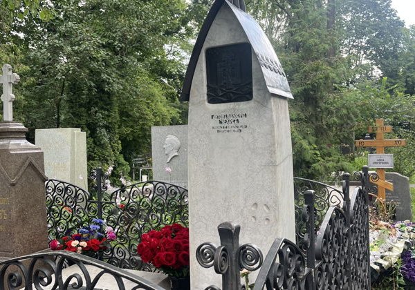 Новодевичий некрополь: в гости к великим - фото 4