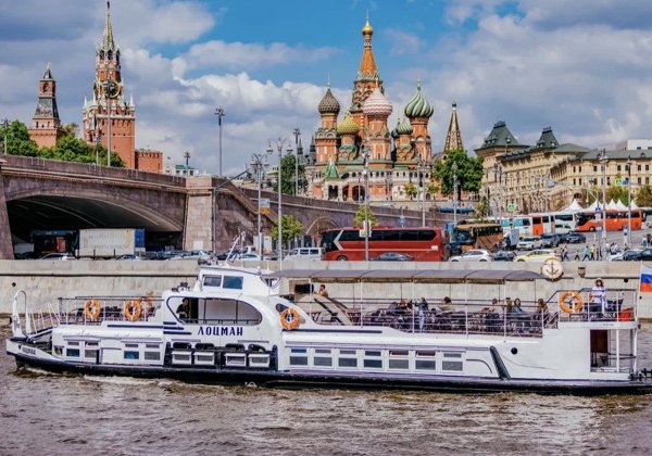 Экспресс-прогулка на ретро-теплоходе Лоцман от Зарядья или парка Горького