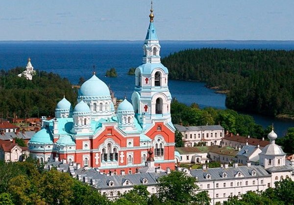 На катере на о.Валаам с экскурсией с гидом по Центральной усадьбе - фото 2