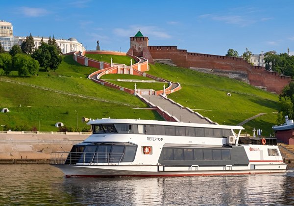 Прогулочные рейсы на электроходе «Петергоф»
