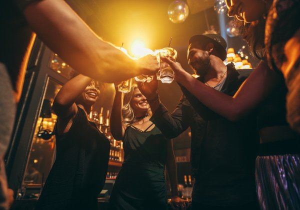 Ползком по клубам и барам (18+)