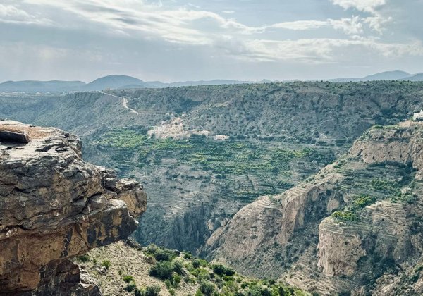 Из Маската — в древнюю крепость Низва и к величественным горам