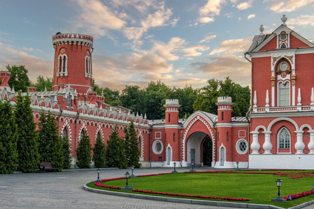 Петровский парк: прогулка среди следов былого величия и загадок минувших времен