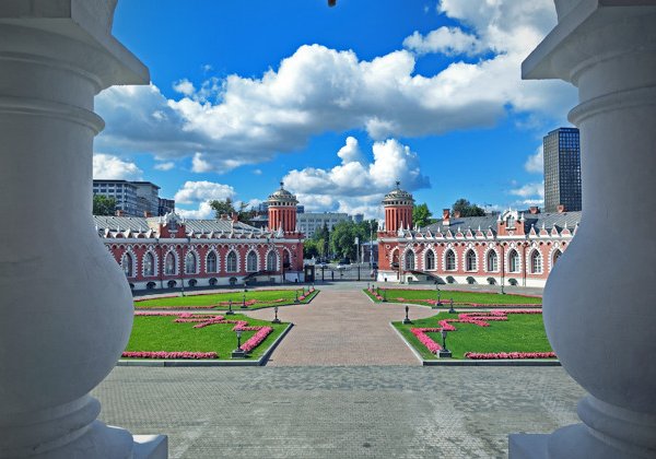 Экскурсия по Петровскому парку: остатки прежней роскоши и тайны эпох
