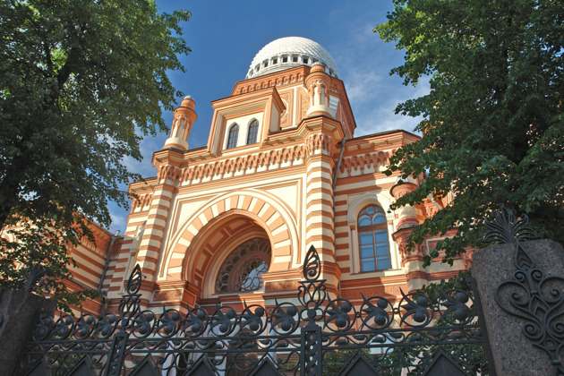 История и обычаи сокровищ петербургской синагоги