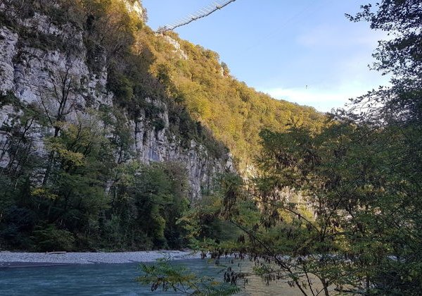 Великолепные дольмены и горнолыжные курорты Красной поляны  - фото 1