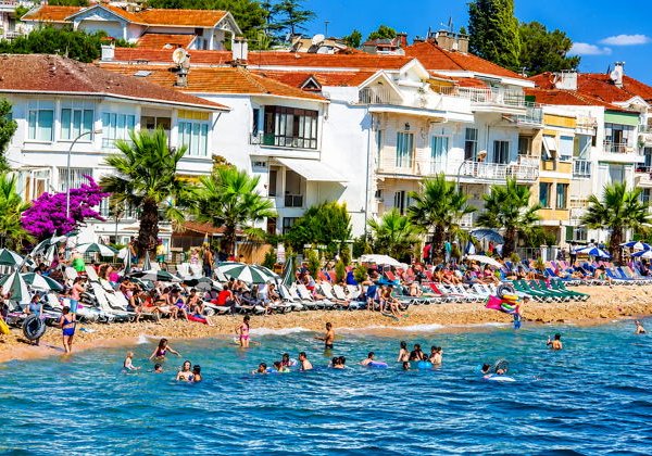 Принцевы острова: прогулка, купание на Бююкаде и обед - фото 1