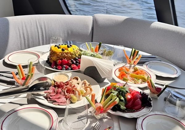 Прогулочный рейс «Созвучие вкусов на Петергофе» - фото 1