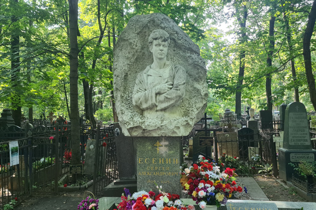 О Есенине без Есенина — тематическая экскурсия по Ваганьковскому кладбищу