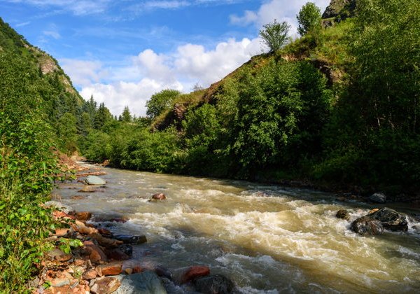 В Долину нарзанов из Пятигорска: вода, горы и заброшенный замок - фото 1