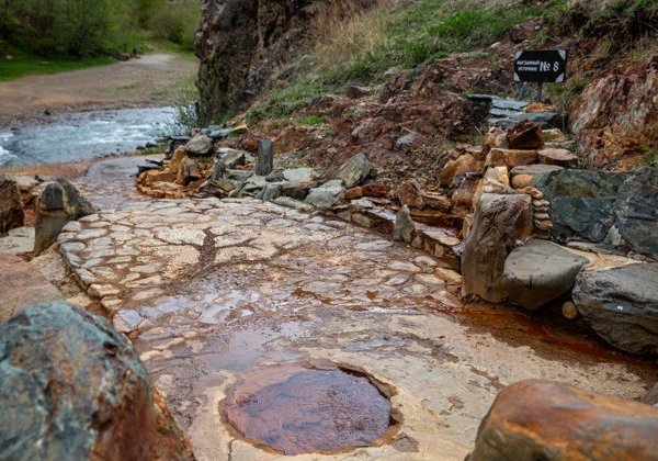 В Долину нарзанов из Пятигорска: вода, горы и заброшенный замок - фото 2