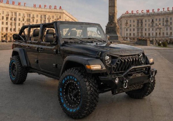 Минск без крыши: Городской экстрим на культовых Jeep Wrangler Cabrio