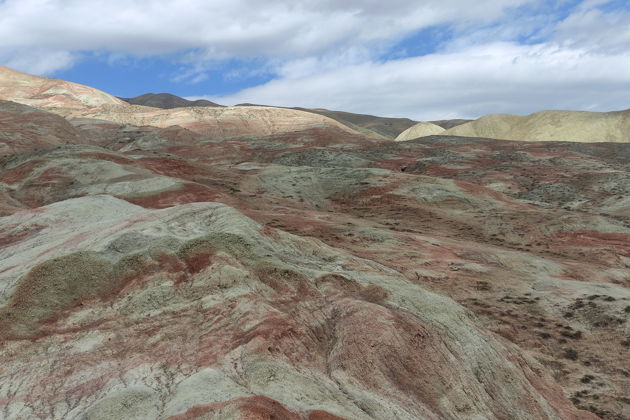 Фото экскурсии - Розовое озеро, Радужные горы, скала Бешбармаг, Дегустация черной икры - 7