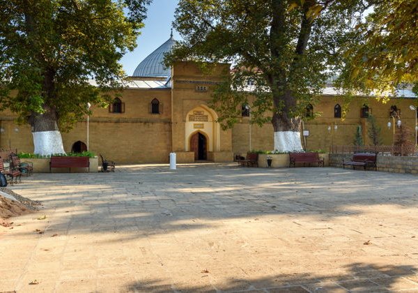 Старый город в новом формате: экскурсия на гольфкарах - фото 1