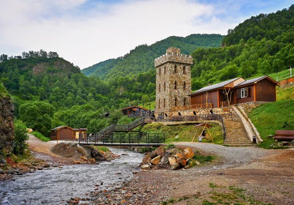 В Долину нарзанов из Кисловодска: вода, горы и заброшенный замок - фото 2