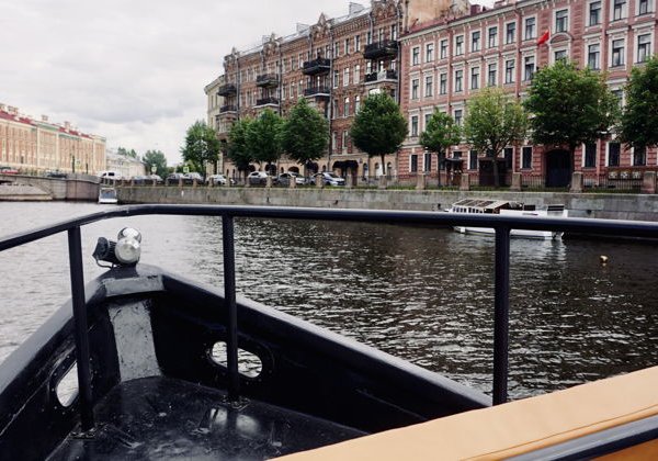 Праздник на воде: прогулка на катере «Красавчик» для больших компаний - фото 4