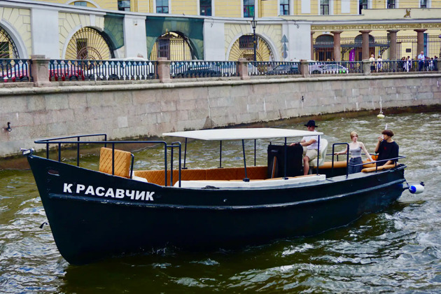 Прогулка на катере «Красавчик» - водный праздник для большой компании