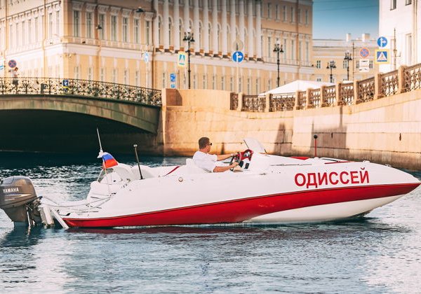 Романтика Петербурга: индивидуальная прогулка на катере «Одиссей» - фото 1