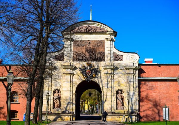 Петропавловская крепость: цитадель, тюрьма, усыпальница в мини-группе - фото 2