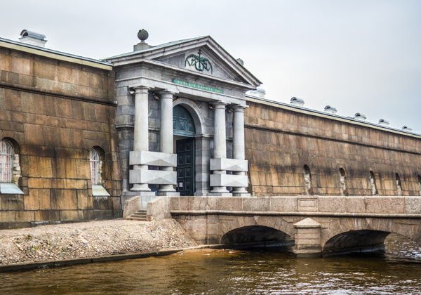 Петропавловская крепость: цитадель, тюрьма, усыпальница в мини-группе - фото 4