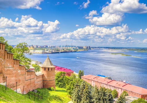 «Город на семи холмах»: прогулка с гидом на электроходе «Петергоф» - фото 1