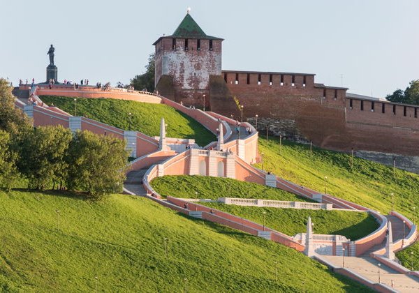 «Город на семи холмах»: прогулка с гидом на электроходе «Петергоф» - фото 2