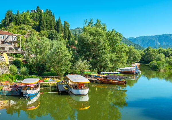 По Скадарскому озеру на лодке: купание, закуски и дегустация - фото 1
